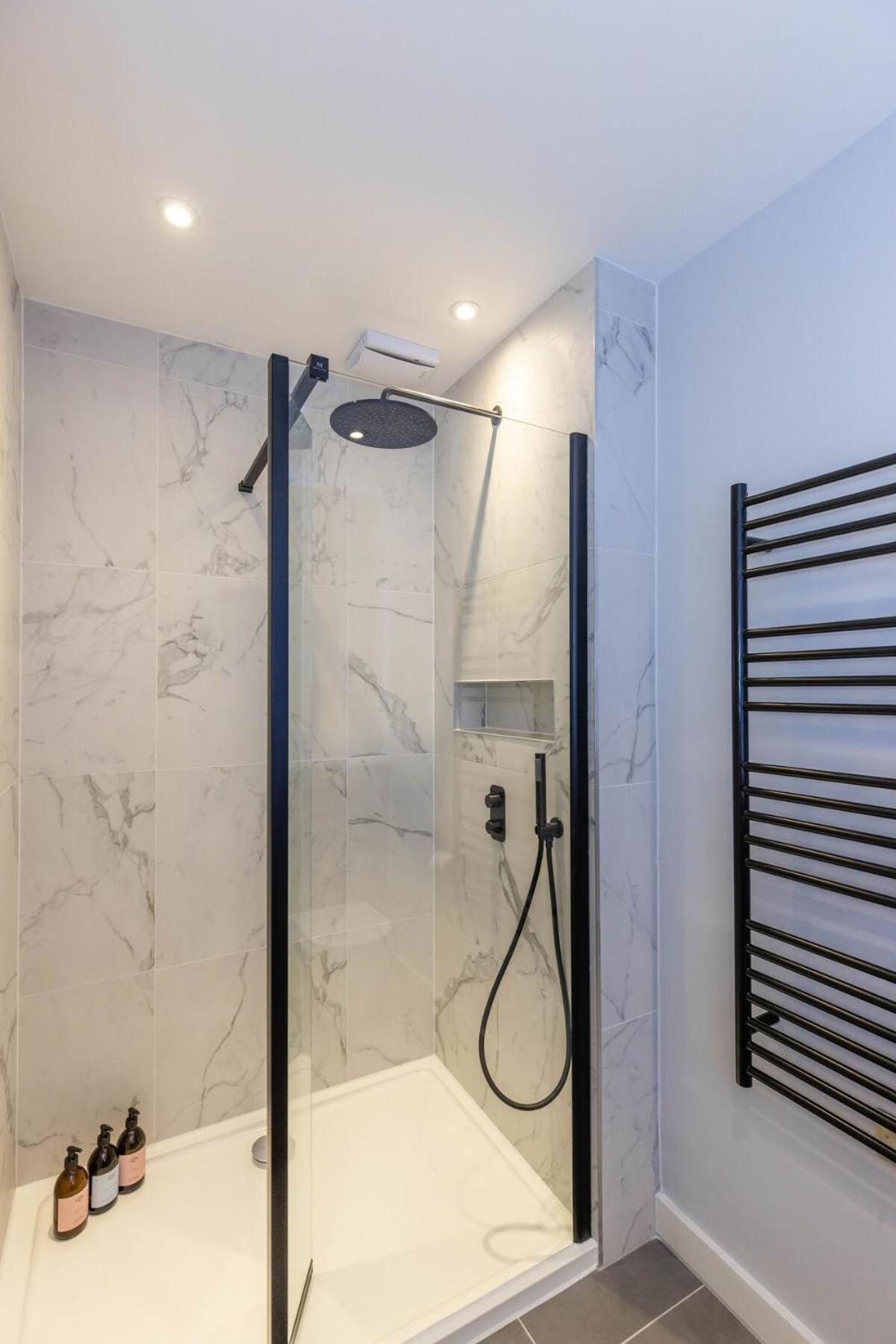 Dragon Suites - Ladon Suite - 2 Bed City Centre Luxury Apartment Edinburg Exteriör bild